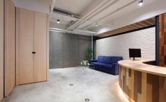 我的行事風格就是不呆板！25 年老屋蛻變?yōu)楠毺毓I(yè)風辦公室 